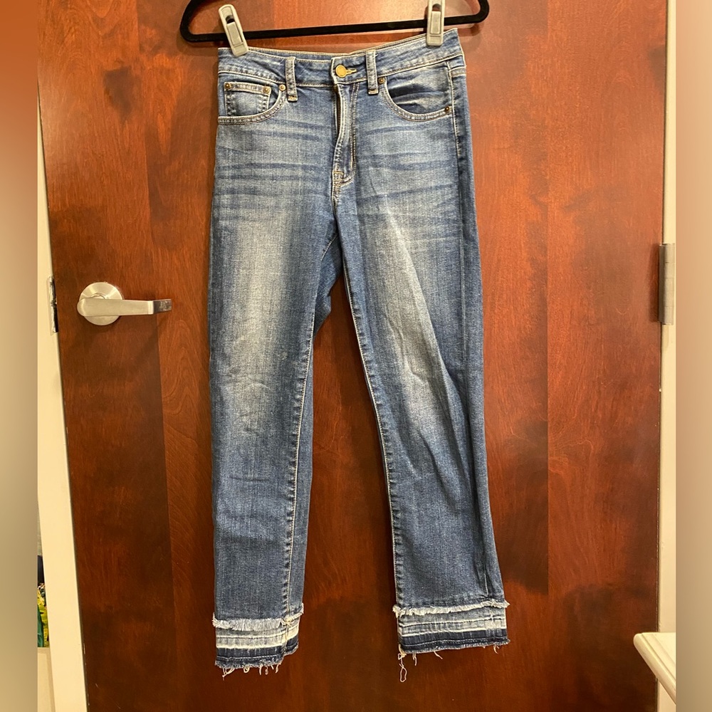 Straight leg jeans, rough hem